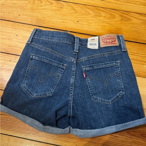 NWT Levi's Dark Blue mid-rise Jean Shorts size 26 - Picture 4 of 4